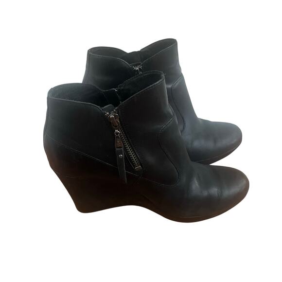 UGG Myrna Black Distressed Leather Wedge Moto Ankle Boot Booties Size 8.5 - Picture 4 of 8